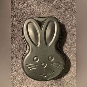 Wilton Non-stick BUNNY RABBIT cake pan.  Good used condition.